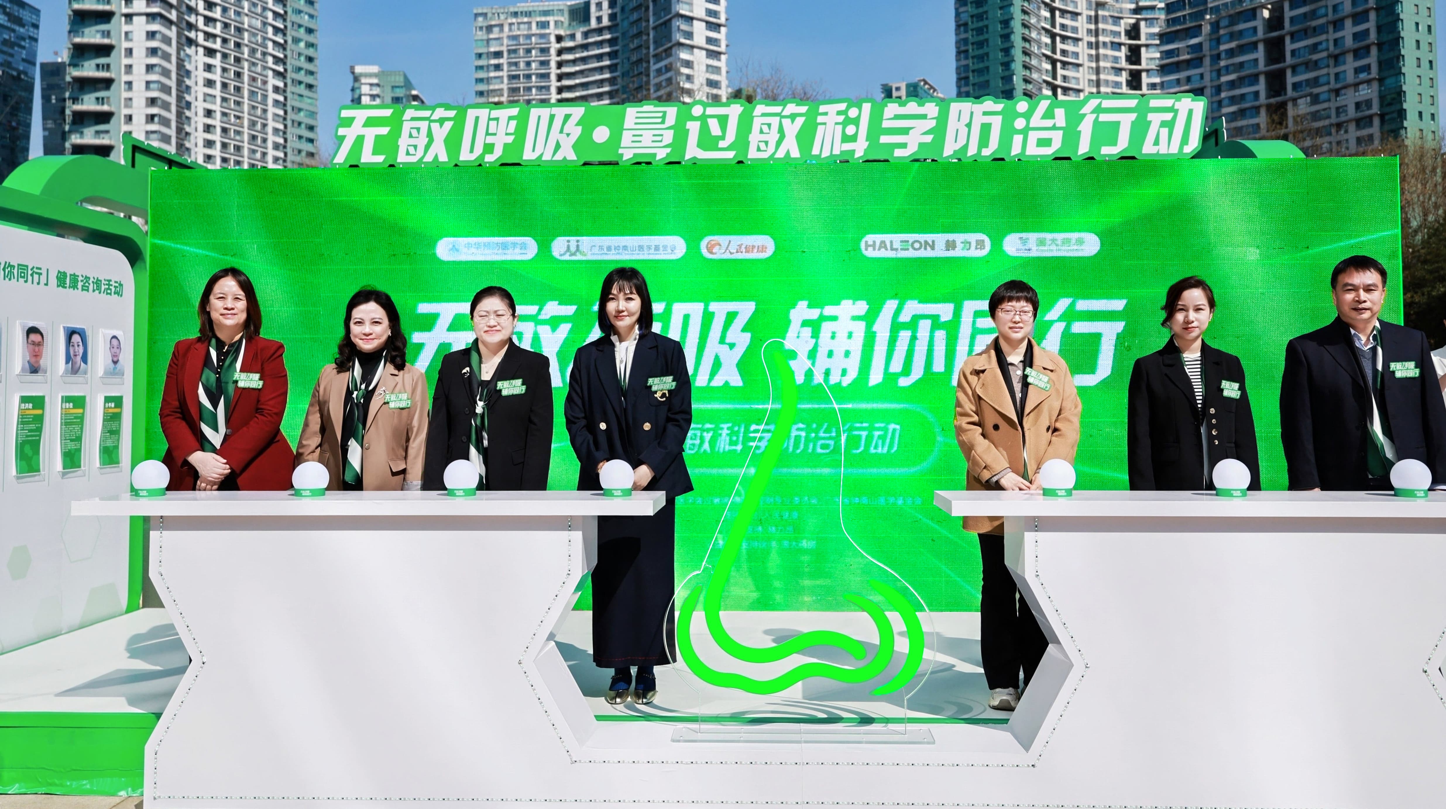 启动仪式合照.jpg